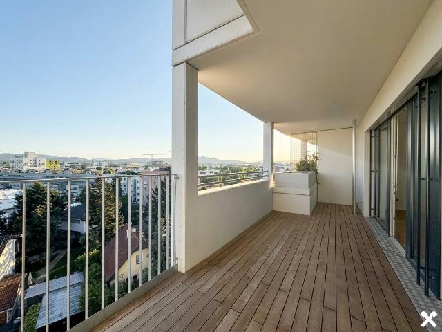 2 Zimmer Mietwohnung mit Loggia, Weitsicht, Parkplatz