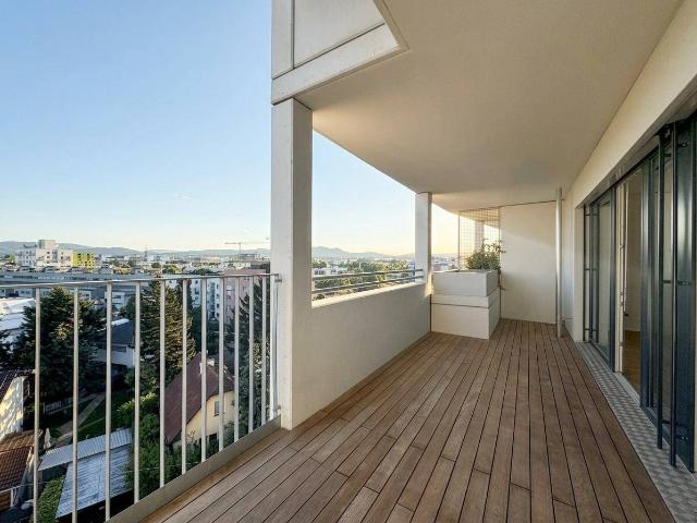 2 Zimmer Mietwohnung mit Loggia, Weitsicht, Parkplatz