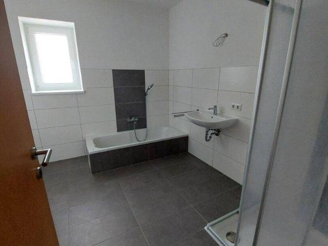 2 ZIMMER MIETWOHNUNG MIT TERRASSE