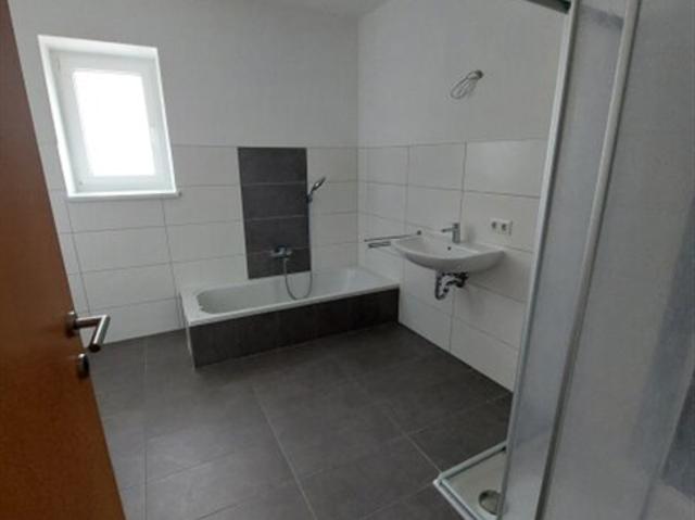 2 ZIMMER MIETWOHNUNG MIT TERRASSE