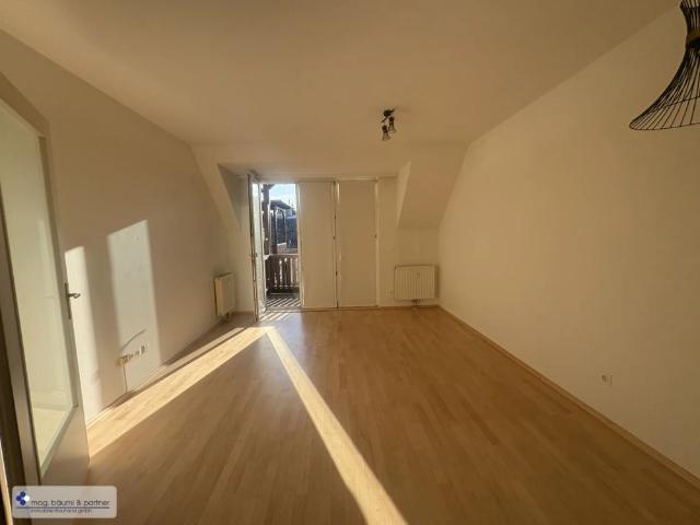 2 Zimmer mit Balkon und Aussicht