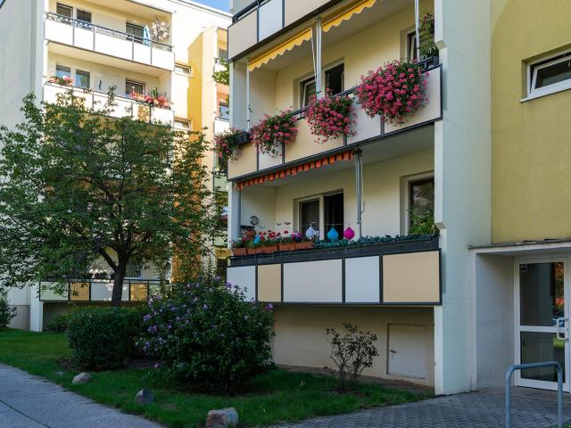 2 Zimmer mit Balkon und Badewanne