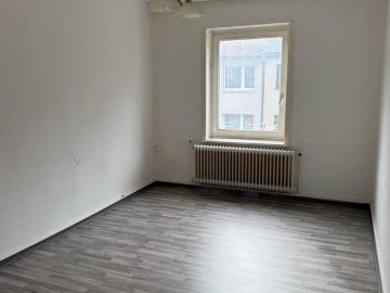 2 Zimmer mit großer Küche und Balkon