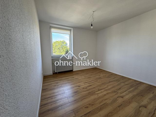 2 Zimmer mit Loggia, frei ab sofort