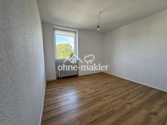 2 Zimmer mit Loggia, frei ab sofort