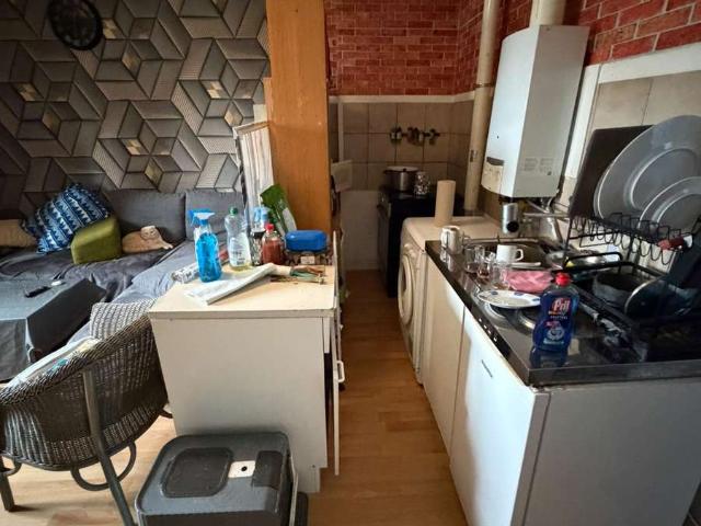 2 Zimmer mit Wohnzimmer und Einbauküche