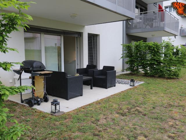 2 ½ ZIMMER – Mit Terrasse!