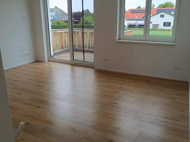 2 Zimmer Neubau in Eggendorf mit Balkon ab sofort
