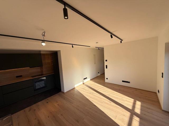 2 Zimmer Neubau in St. Johann in Tirol mit großem Eckbalkon