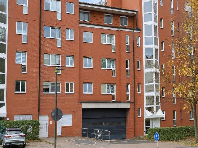 2 Zimmer Obergeschosswohnung in Glinde mit Tiefgarage, Aufzug und Gestaltungspotenzial