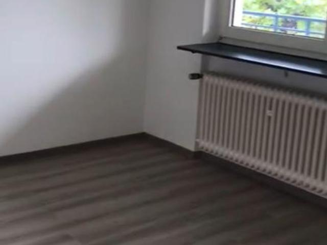2 Zimmer Penthouse mit großem Balkon, Skylineblick und Stellplatz