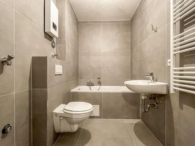 2 Zimmer – renoviert – ruhige Lage – Balkon – Erstbezug – Stellplatz