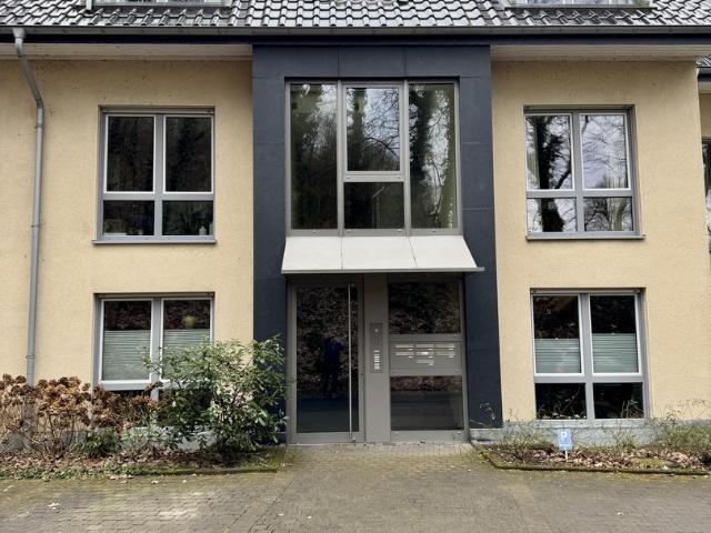 2 Zimmer Souterrain Wohnung mit Terrasse und EBK