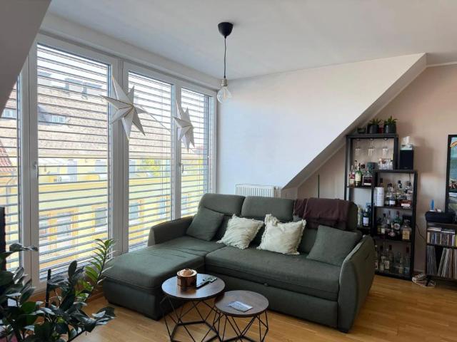 2 ZIMMERWOHNUNG IM DACHGESCHOSS MIT AUSSICHT