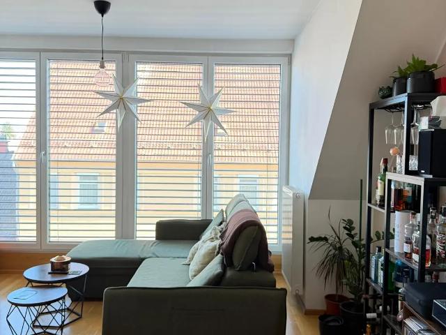2 ZIMMERWOHNUNG IM DACHGESCHOSS MIT AUSSICHT
