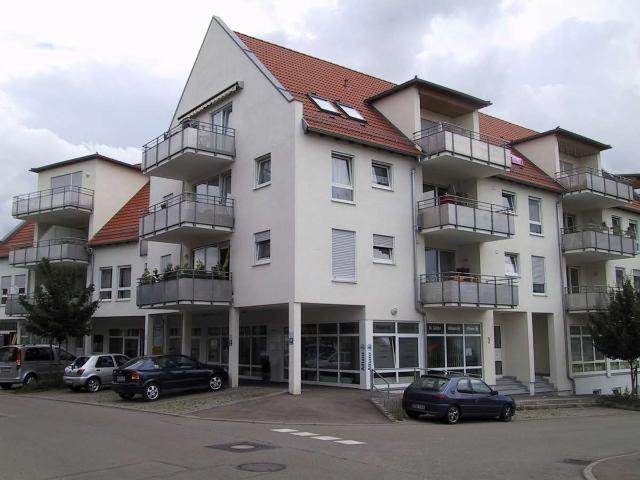 2 Zimmerwohnung in Urbach mit Duplexparker oben