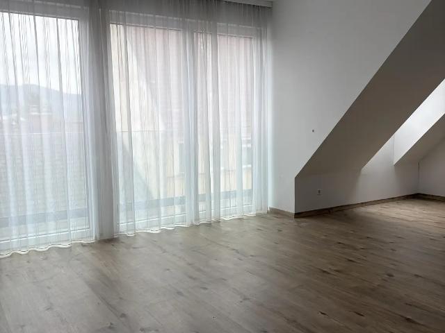 2 ZIMMERWOHNUNG MIT AUSSCIHT IM DACHGESCHOSS