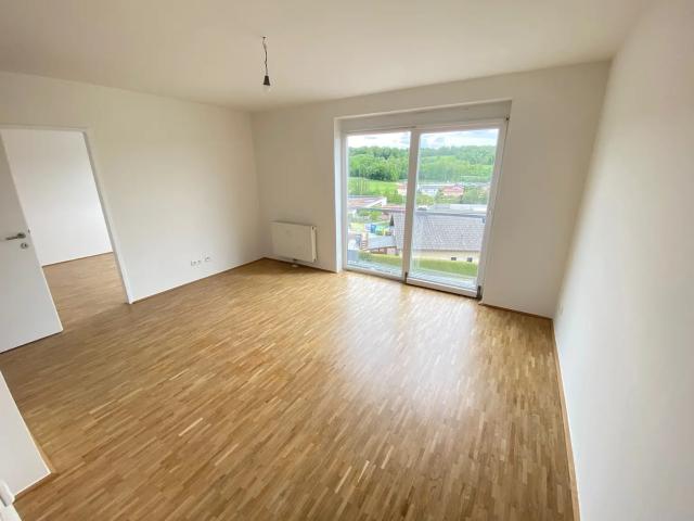 2 ZIMMERWOHNUNG MIT CARPORTSTELLPLATZ IN MITTERTREFFLING