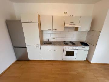 2 Zimmerwohnung mit Einbauküche und kleinem Balkon