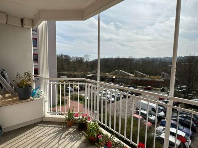 2 ZKB Wohnung mit Balkon in zentraler Lage