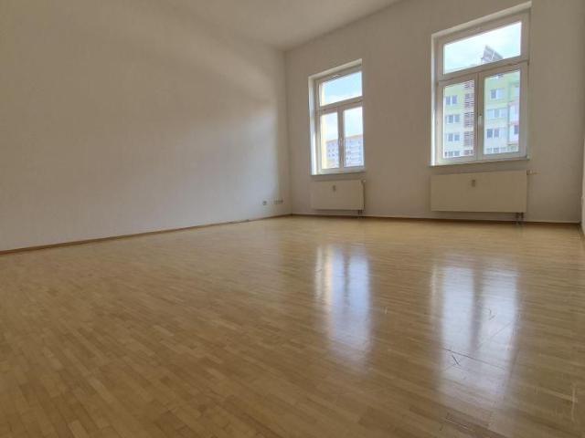 + + 2,0 Zimmerwohnung mit Balkon in Top Lage + +