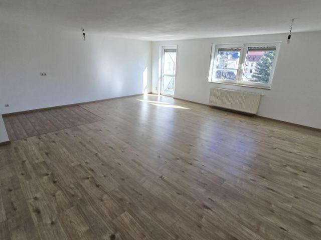 + + 2,0 Zimmerwohnung mit riesigem Wohnzimmer und Balkon + +