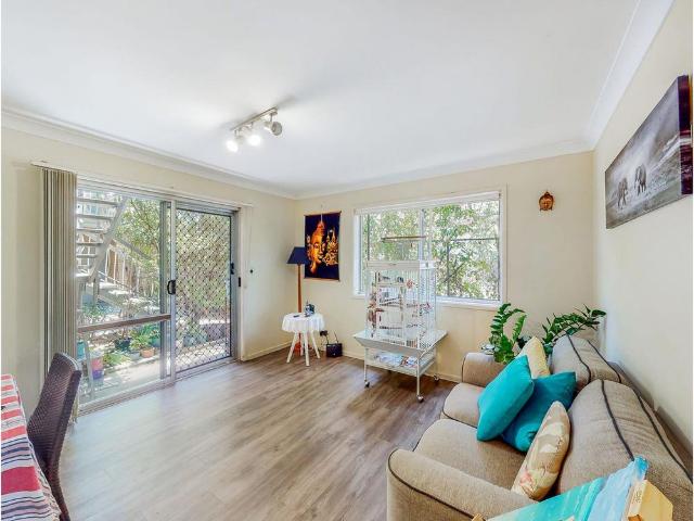2 / 14 Illawong Street