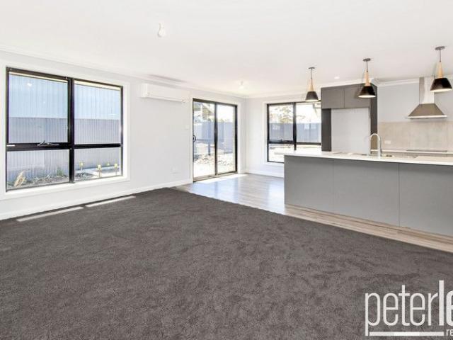 2 / 14 Warburton Road, George Town TAS 7253