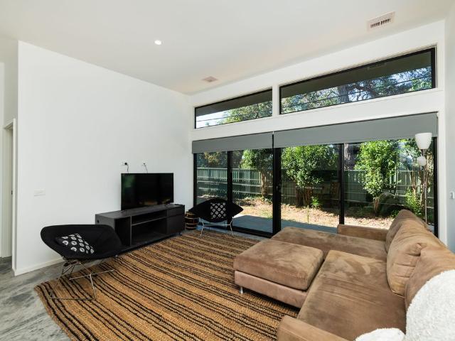 2 / 17 Renwick Street, Chifley