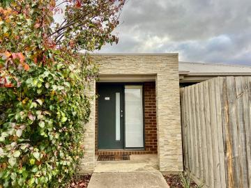 2 / 181 Riversdale Drive, Tarneit
