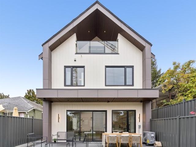 2 1986 8Th Avenue E, Vancouver, BC, V5N 1V1 duplex for sale | Listing ID R3173 | Royal LePage