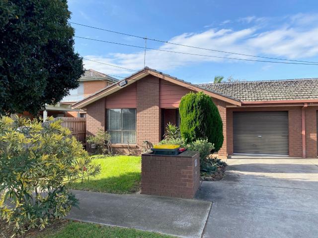 2 / 10 Sinns Avenue, Werribee