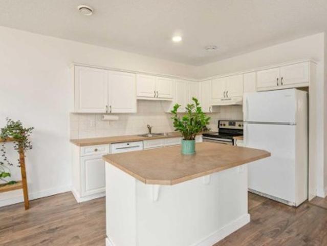 2 116 First Street, Cochrane, AB, T4C 1Z3 townhouse for sale | Listing ID A2336 | Royal LePage