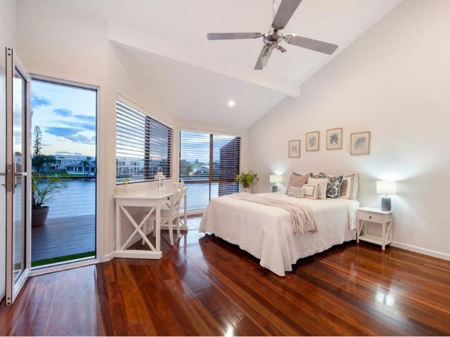 2 / 12 Orvieto Avenue