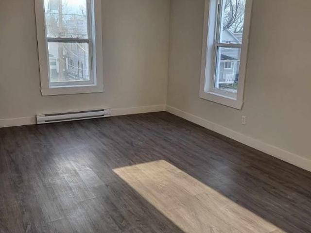 2 1/2 style studio à Valleyfield