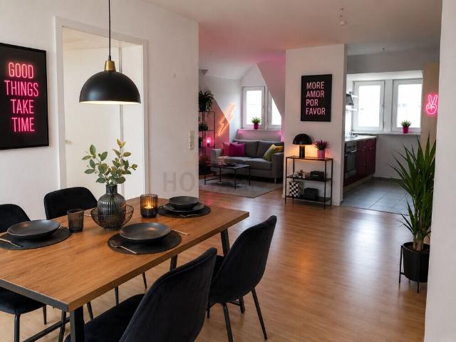 2 1/2 Zim. Dachatelierwohnung, Einbauküche + TG Stellplatz nähe Nürnberg Airport, in kl. Wohnanlage
