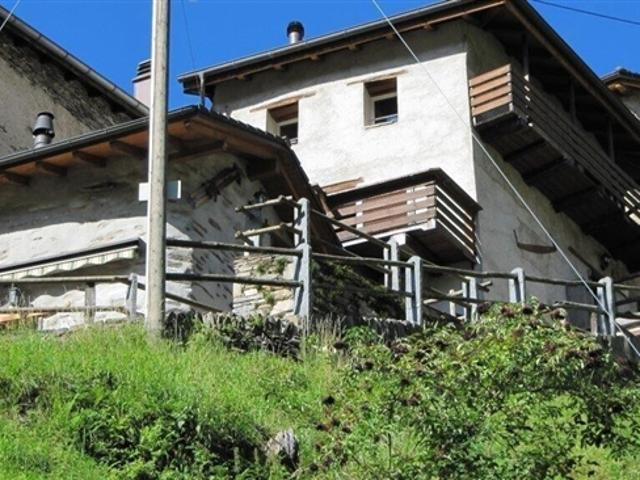 2 1/2 Zimmer Dorfhaus an sehr ruhiger, sonniger Aussichtslage / 2 1/2 Zimmer Dorfhaus in sehr ruhiger, sonniger Aussichtslage