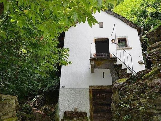 2 1/2 Zimmer Rustico an sehr ruhiger, sonniger Aussichtslage / Rustico mit 2,5 Zimmern inmitten der Natur, sehr ruhig und sonnig, mit schöner Aussicht
