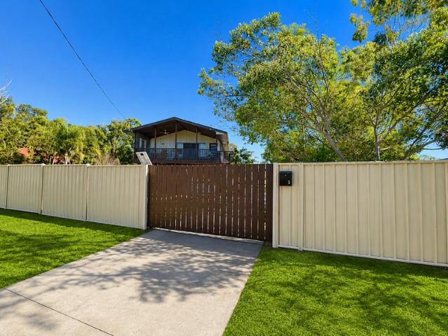 2,133m² with 2 Street Access 5 BED, 4 BATH, 3 CAR RIGHT IN THE HEART OF TOWN