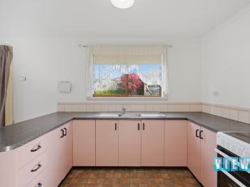 Apartment to rent in Legana - Equipped kitchen