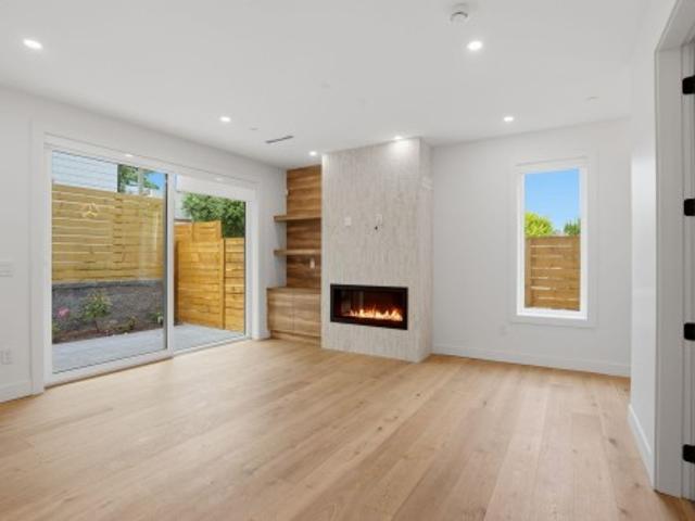 2 243 Th Avenue E, Vancouver, BC, V5M 2T6 duplex for sale | Listing ID R3151 | Royal LePage