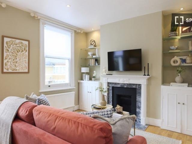2 24 Aintree Street, London, SW6 7QU, United Kingdom | 2 bed apartment for rent #164978948 | Rentberry