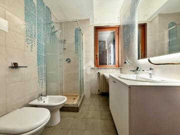 2.250 / mese, 270 Mq Tecnocasa.it 61227011