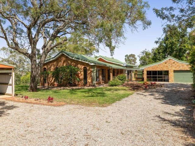 2.26 HECTARE ACREAGE OASIS WITH EXCEPTIONAL PRIVACY APPROVED FOR SUBDIVISION
