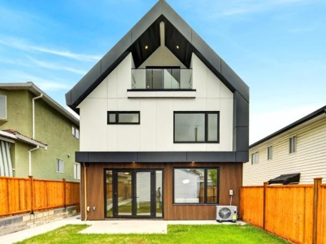 2 2741 7Th Avenue E, Vancouver, BC, V5M 1T8 duplex for sale | Listing ID R3176 | Royal LePage