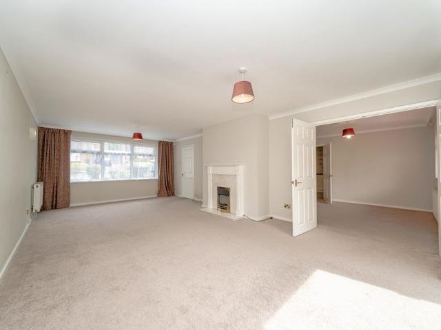 £2,200 To Let