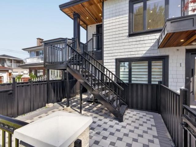 2 2035 51St Street, Vancouver, BC, V5P 1W2 duplex for sale | Listing ID R3151 | Royal LePage