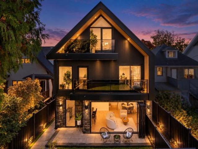 2 2145 Napier Street, Vancouver, BC, V5L 2P1 duplex for sale | Listing ID R3170 | Royal LePage