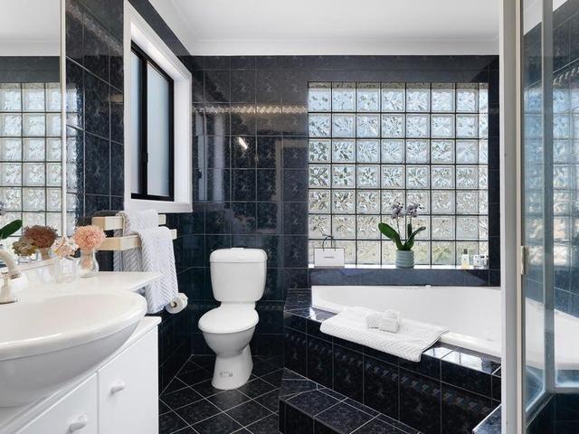 $2,300 per week / $9,200 Bond