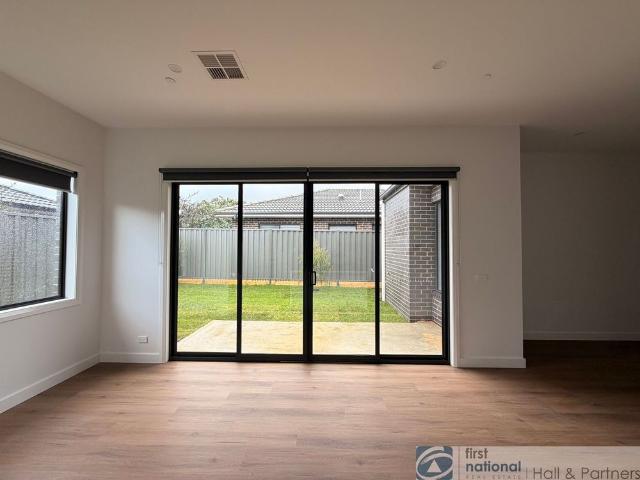 2 / 30 Victor Avenue, Dandenong North
